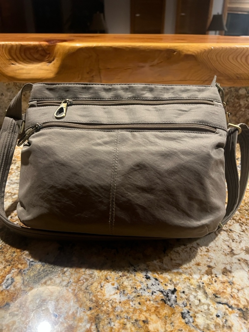 Travelon Men's Black and Silver Zipper Pull Crossbody Bag